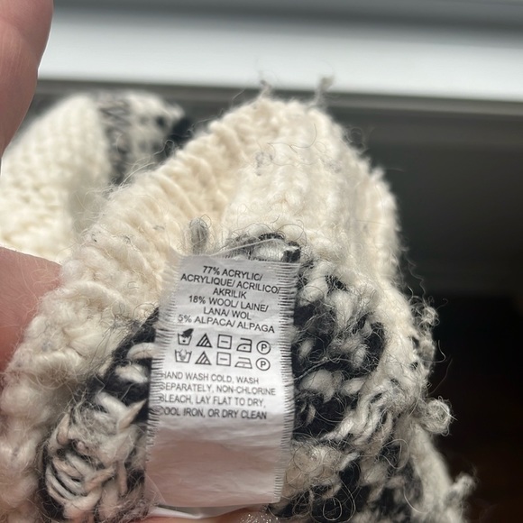 Lucky Brand Sweater - Picture 5 of 7